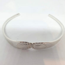 Load image into Gallery viewer, 1905 Sterling Silver shell pattern wrist cuff - Silver Rose Jewellery