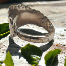 Load image into Gallery viewer, Vintage Niagara Falls Sterling Silver Spoon Ring