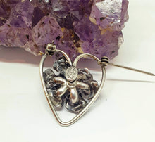 Load image into Gallery viewer, Vintage Sterling Silver Jewelart Heart and Flowers Brooch