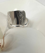 Load image into Gallery viewer, Vintage German Sterling Silver Spiral Spoon Ring