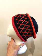 Load image into Gallery viewer, Hand knitted hat #186 - Loris Abercrombie