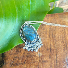Load image into Gallery viewer, labradorite and flowers pendant