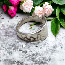 Load image into Gallery viewer, Vintage Norwegian Silver Spoon Ring - size S