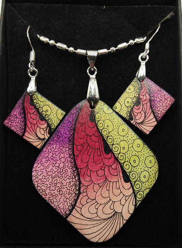 Small square set in burgundy & green #9 - Helen Kuster