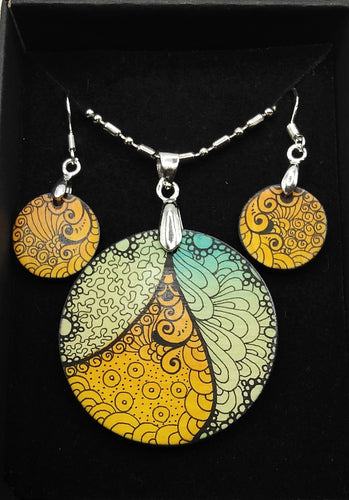 Small round pendant and earrings set #10 - Helen Kuster