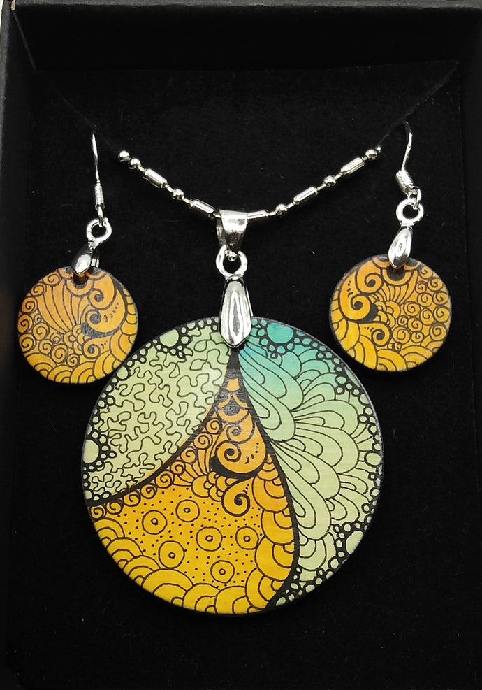 Small round pendant and earrings set #10 - Helen Kuster