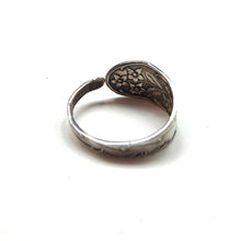 Load image into Gallery viewer, Vintage Sterling Silver Pikes Peak Souvenir Spoon ring - size O