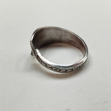 Load image into Gallery viewer, Vintage Sterling Silver Mackinac Island Michigan Souvenir Spoon Ring - size P