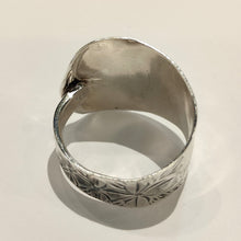 Load image into Gallery viewer, Art Nouveau spoon ring - size P