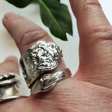Load image into Gallery viewer, 1908 Antique Sterling Silver Fleur de Lis Spiral Spoon Ring - Size R