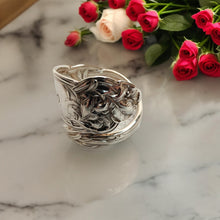 Load image into Gallery viewer, 1908 Antique Sterling Silver Fleur de Lis Spiral Spoon Ring - Size R