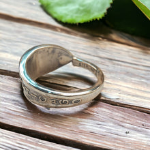 Load image into Gallery viewer, Vintage Sterling Silver Chicago Souvenir Spoon Ring - Size R