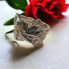 Load image into Gallery viewer, Vintage Sterling Silver Floral Spoon Ring (1915-1930) - size P
