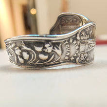Load image into Gallery viewer, Large Vintage Sterling Silver Salt Lake City Utah Souvenir Spoon ring - size Z+