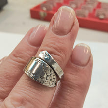 Load image into Gallery viewer, Vintage Steiff Sterling Silver Spoon Ring - size L