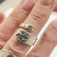 Load image into Gallery viewer, Vintage Italian Sterling Silver Spoon ring - Size O
