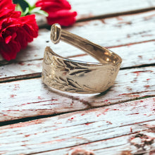 Load image into Gallery viewer, Vintage Italian Sterling Silver Spoon ring - Size O