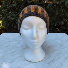 Load image into Gallery viewer, Hand knitted hat #142 - Loris Abercrombie