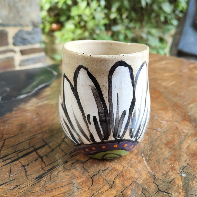 Dimple Mug - white daisy - Lynne Asquith