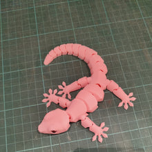 Load image into Gallery viewer, Articulated 3D printed Pink Gecko