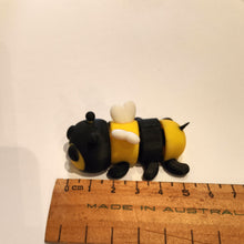 Load image into Gallery viewer, Mini articulated 3D printed Bee