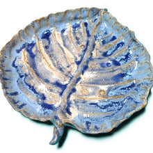 Load image into Gallery viewer, Blue leaf plate - Tatty K