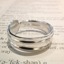 Load image into Gallery viewer, Manchester - Copenhagen spoon ring - size W - Silver Rose Jewellery