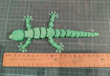 Load image into Gallery viewer, Articulated 3D printed Green Gecko #1