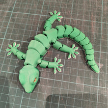 Load image into Gallery viewer, Articulated 3D printed Green Gecko #1