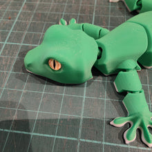 Load image into Gallery viewer, Articulated 3D printed Green Gecko #1