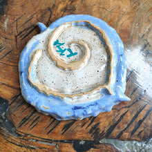 Load image into Gallery viewer, Blue leaf plate - Tatty K