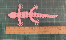 Load image into Gallery viewer, Articulated 3D printed Pink Gecko