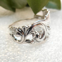 Load image into Gallery viewer, Vintage Nordic Swirl spoon ring