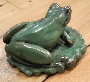 Bronze Sculpture - Tree Frog with Eggs - 6/50 by Silvio Apponyi