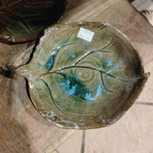 Hand carved leaf plate - medium - Tatty K
