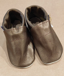 Metallic gold star punch shoe - L - Anomaly Leathers