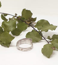 Load image into Gallery viewer, Silver Ring and green leaves