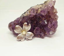 Load image into Gallery viewer, Vintage Sterling Silver Four Leaf Clover Akoya Pearl Brooch Pin.