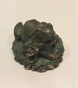 Bronze Sculpture - Frog with Worm - 2/50 by Silvio Apponyi