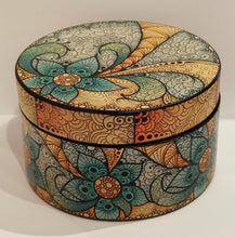 Load image into Gallery viewer, Round Flat lidded hand painted pot - Helen Kuster